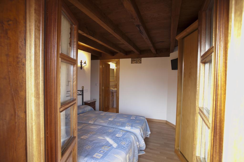 El Cabanon De Pimiango Guest House Room photo